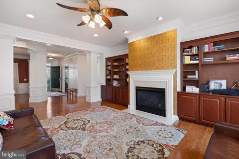 Living - 9 Hempstead Dr, Newark, DE 19702 photo 1 of 2
