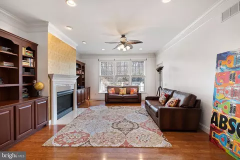Living - 9 Hempstead Dr, Newark, DE 19702 photo 2 of 2