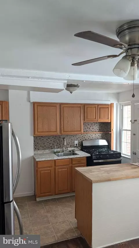 Kitchen - 916 Dover Ave, Elsmere, DE 19805 photo 1 of 2