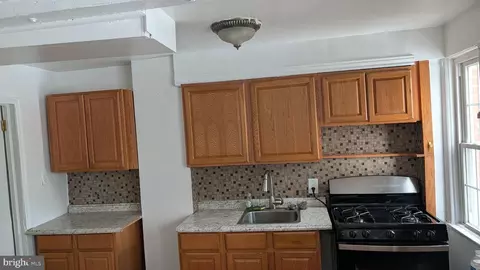 Entry Way - 916 Dover Ave, Elsmere, DE 19805 photo 5 of 6