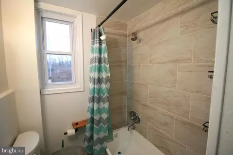 Bath - 916 Dover Ave, Elsmere, DE 19805 photo 1 of 1
