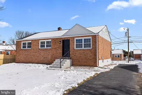 318 S Dupont Rd, Newport, DE 19804