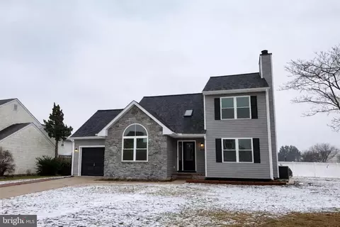 916 Gilder Dr, New Castle, DE 19720