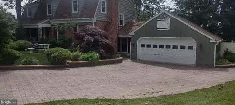 205 Edgewood Dr, Wilmington, DE 19809