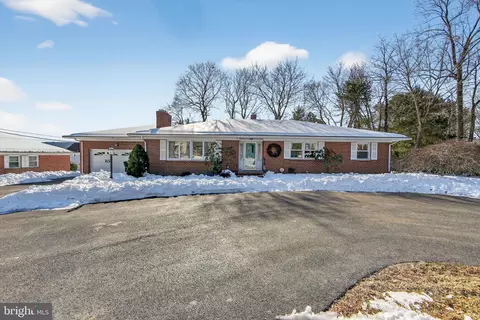 289 W Chestnut Hill Rd, Newark, DE 19713