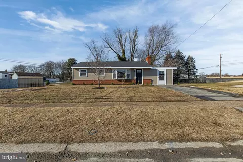 70 Prangs Ln, New Castle, DE 19720