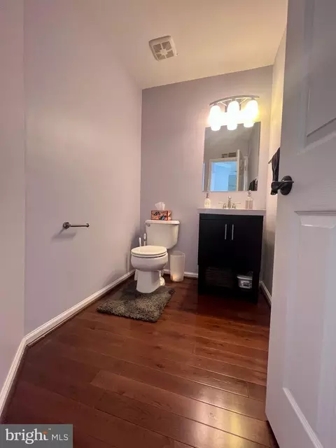 Entry Way - 142 Couples Dr, Newark, DE 19702 photo 9 of 10