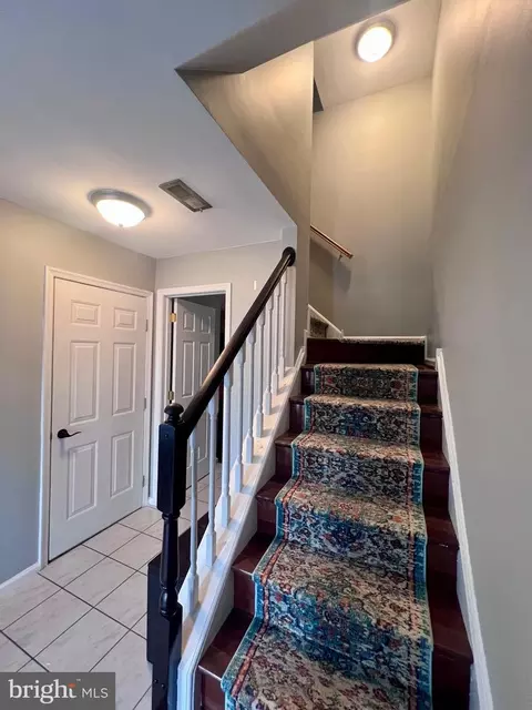 Entry Way - 142 Couples Dr, Newark, DE 19702 photo 5 of 10
