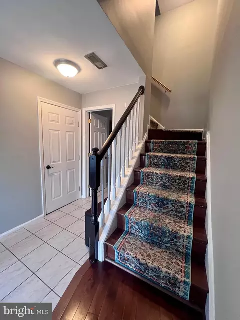 Entry Way - 142 Couples Dr, Newark, DE 19702 photo 2 of 10
