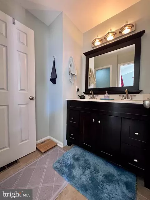 Bath - 142 Couples Dr, Newark, DE 19702 photo 2 of 2