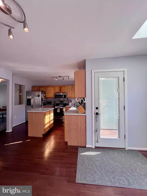 Entry Way - 142 Couples Dr, Newark, DE 19702 photo 8 of 10