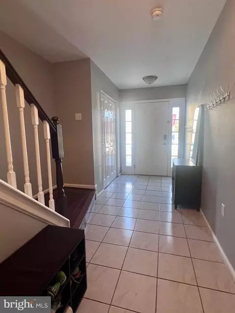 Entry Way - 142 Couples Dr, Newark, DE 19702 photo 7 of 10
