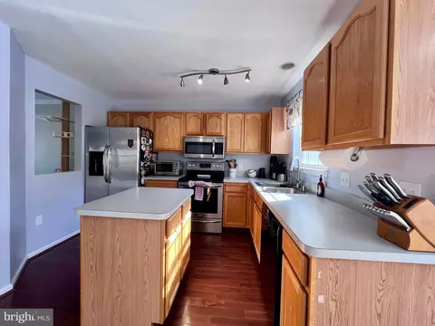 Kitchen - 142 Couples Dr, Newark, DE 19702 photo 2 of 3