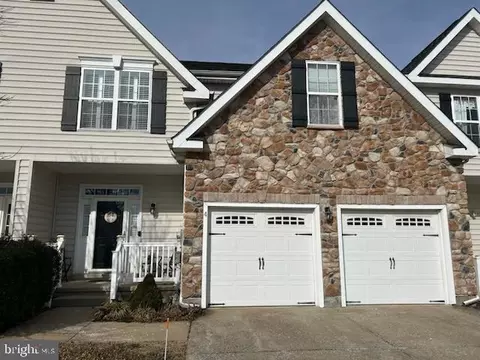4 Grand National Ln, Newark, DE 19702