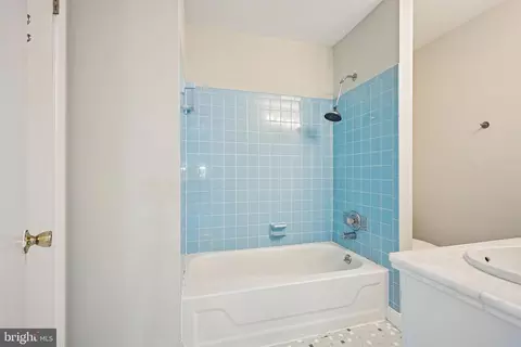 Bath - 3100 Ruby Dr, Wilmington, DE 19810 photo 3 of 3