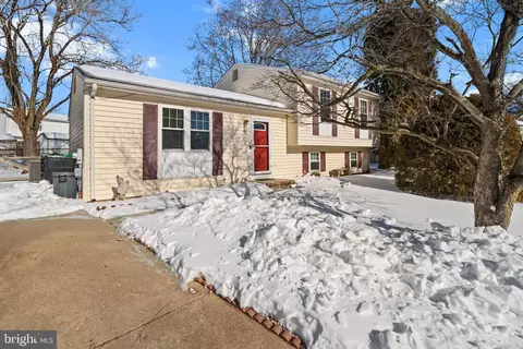 6 Old Fence Ln, Newark, DE 19702