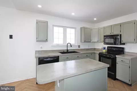 Kitchen - 251 E Flagstone Dr, Newark, DE 19702 photo 2 of 2