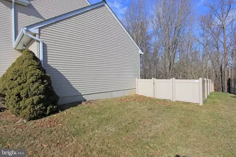Exterior - 251 E Flagstone Dr, Newark, DE 19702 photo 2 of 5