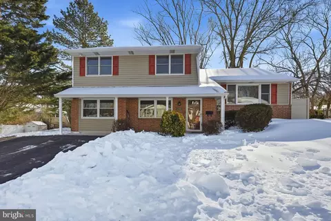2213 Riviera Ln, Wilmington, DE 19810