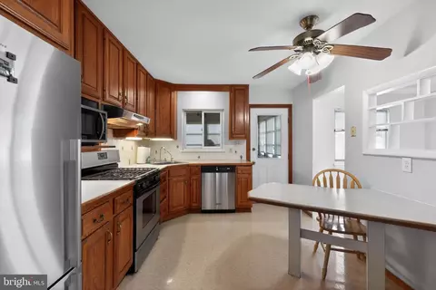 Kitchen - 214 Bluefield Rd, Newark, DE 19713 photo 3 of 3