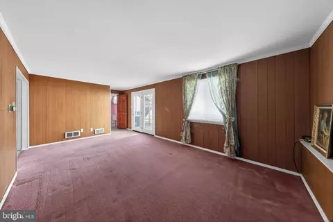 Living - 214 Bluefield Rd, Newark, DE 19713 photo 4 of 4