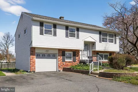 214 Bluefield Rd, Newark, DE 19713