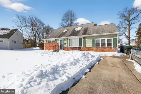 8 Swanson Dr, Wilmington, DE 19808