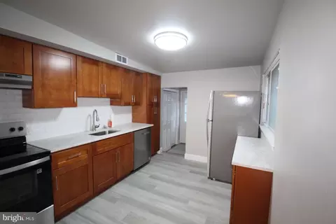 Entry Way - 25 E 4th St, New Castle, DE 19720 photo 1 of 5