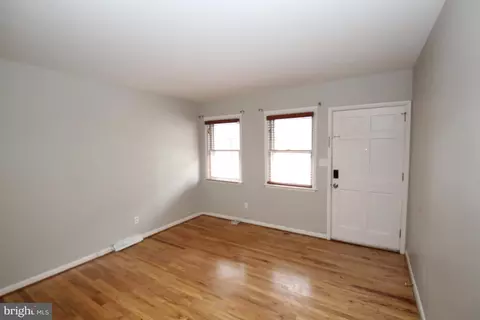 Living - 25 E 4th St, New Castle, DE 19720 photo 1 of 3