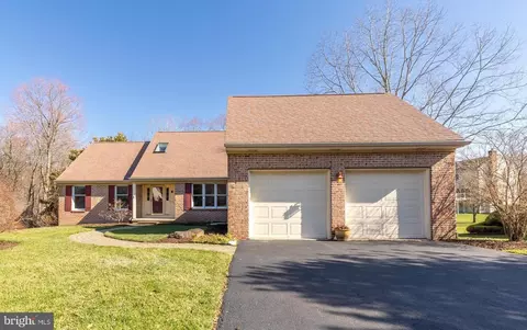 4 Running Brook Ln, Newark, DE 19711