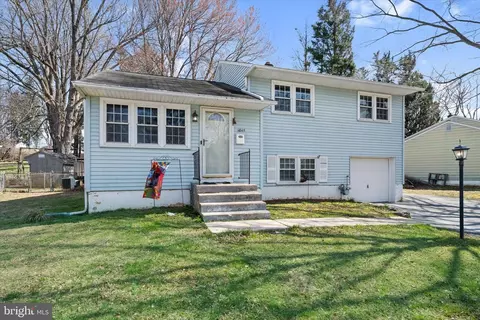 1045 Wagoner Dr, Wilmington, DE 19805