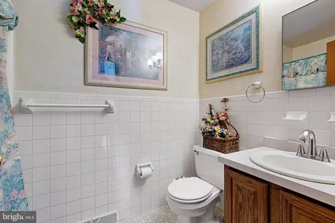 Bath - 622 Clifton Dr, Bear, DE 19701 photo 2 of 3
