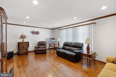 Living - 622 Clifton Dr, Bear, DE 19701 photo 1 of 6