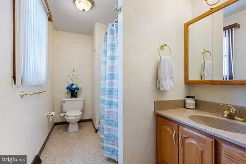 Bath - 622 Clifton Dr, Bear, DE 19701 photo 3 of 3