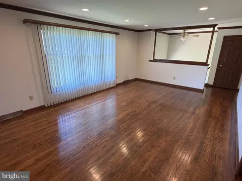 Living - 622 Clifton Dr, Bear, DE 19701 photo 3 of 6