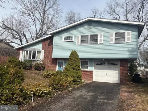 2407 Mccawber Dr, Wilmington, DE 19808