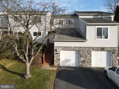 303 Lynley Ln, Newark, DE 19711