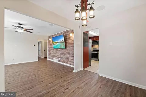 Entry Way - 53 Edinburgh Dr, New Castle, DE 19720 photo 1 of 6