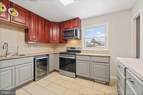 Kitchen - 53 Edinburgh Dr, New Castle, DE 19720 photo 2 of 3