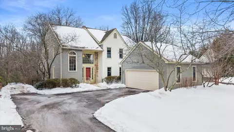 107 Ponds Ln, Wilmington, DE 19807
