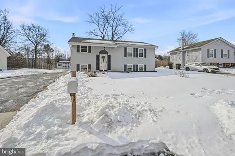 831 Broadfield Dr, Newark, DE 19713