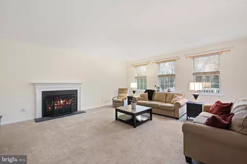 Living - 6 Killens Pond Ct, Newark, DE 19711 photo 7 of 8