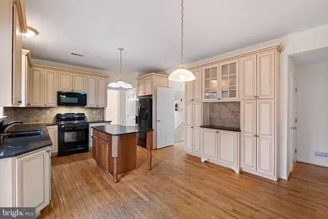 Kitchen - 6 Killens Pond Ct, Newark, DE 19711 photo 6 of 7