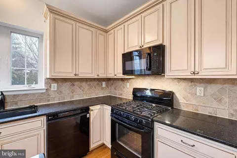 Kitchen - 6 Killens Pond Ct, Newark, DE 19711 photo 2 of 7