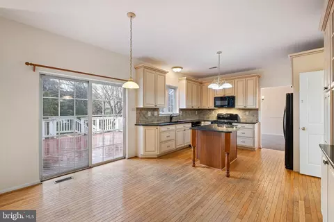 Kitchen - 6 Killens Pond Ct, Newark, DE 19711 photo 7 of 7
