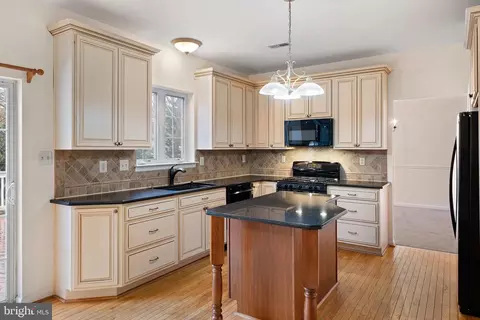 Kitchen - 6 Killens Pond Ct, Newark, DE 19711 photo 5 of 7