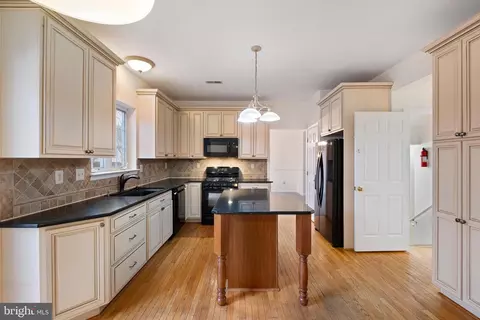 Kitchen - 6 Killens Pond Ct, Newark, DE 19711 photo 4 of 7