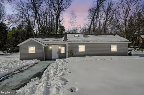 4 Lower Greenbriar Rd, Wilmington, DE 19810