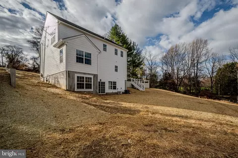 Exterior - 6 Sheldon Dr, Newark, DE 19711 photo 2 of 10