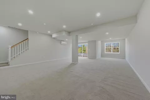 Living - 6 Sheldon Dr, Newark, DE 19711 photo 2 of 2